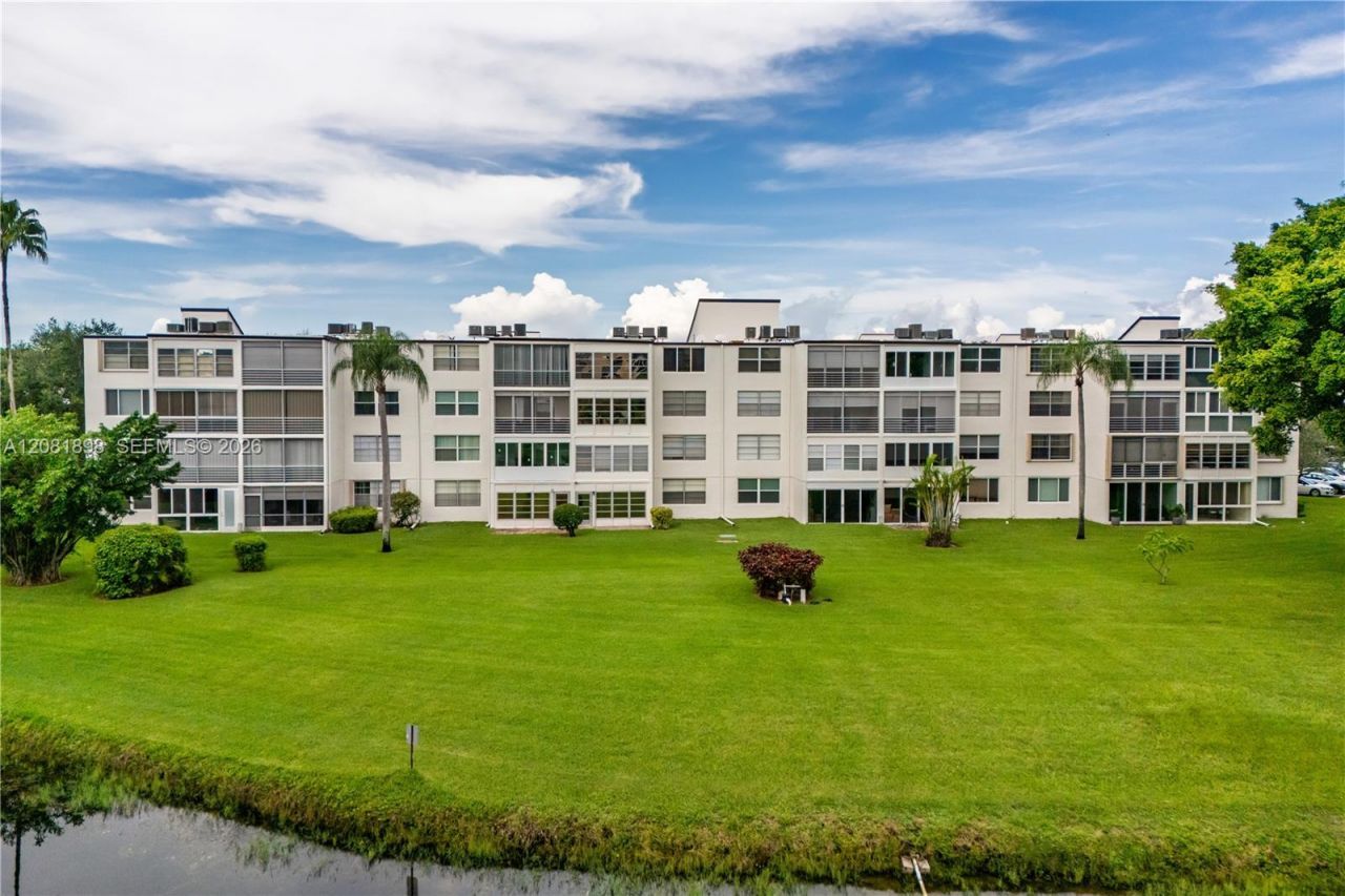 27 Abbey Ln, Unit 403, Delray Beach, FL 33446 Photo