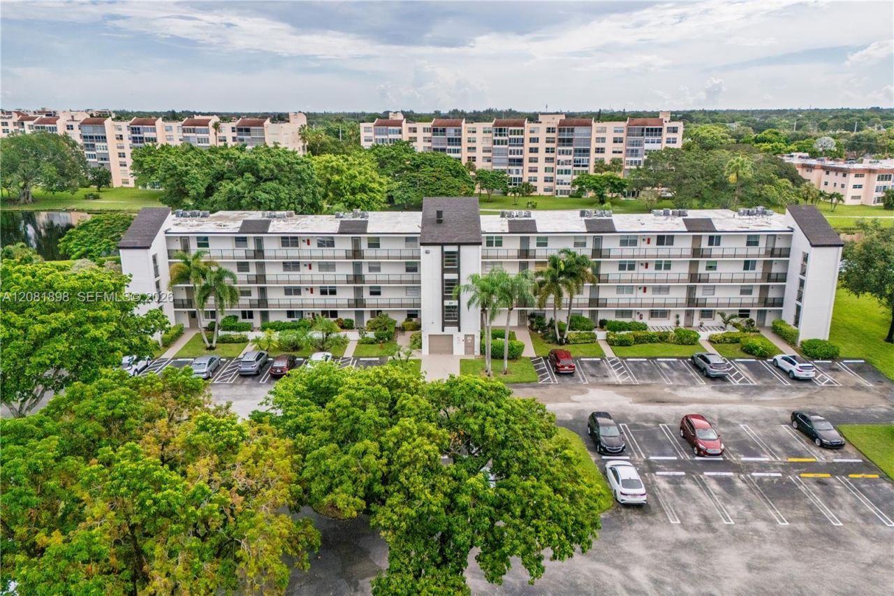 27 Abbey Ln, Unit 403, Delray Beach, FL 33446 Photo