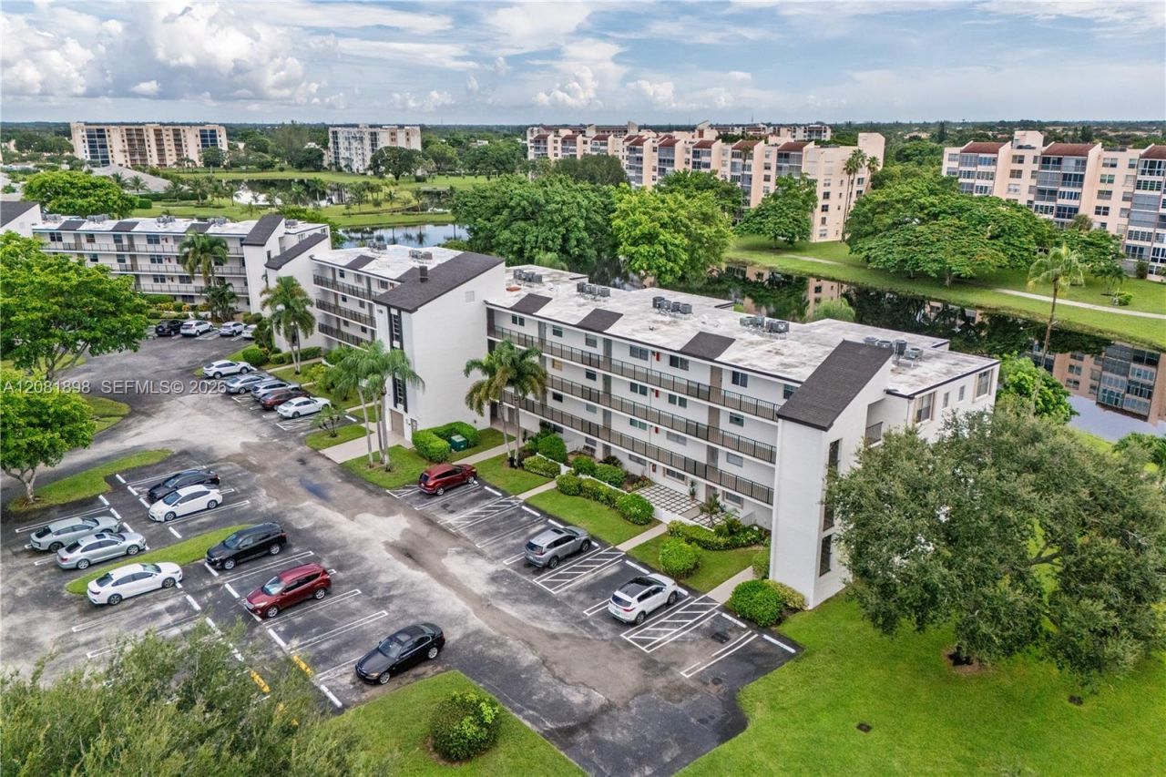 27 Abbey Ln, Unit 403, Delray Beach, FL 33446 Photo