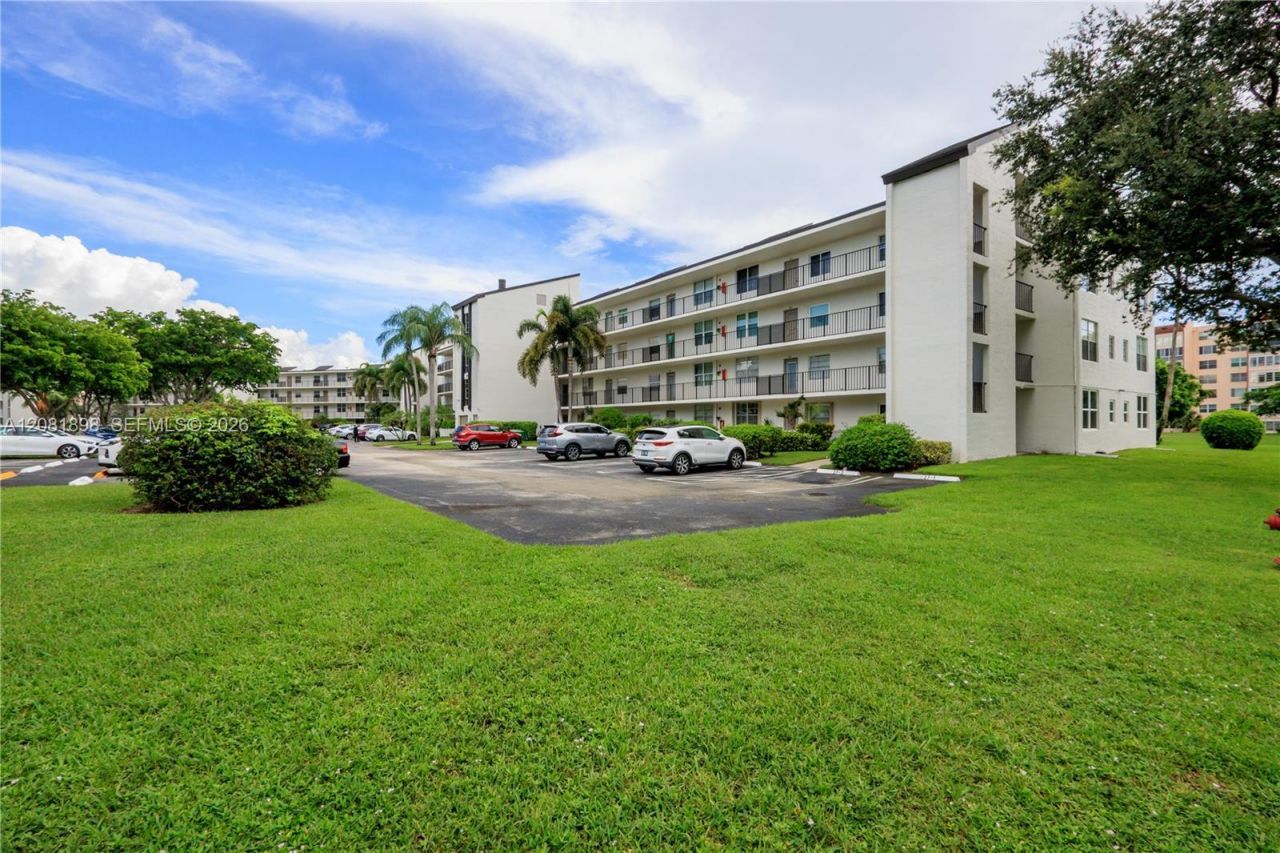 27 Abbey Ln, Unit 403, Delray Beach, FL 33446 Photo