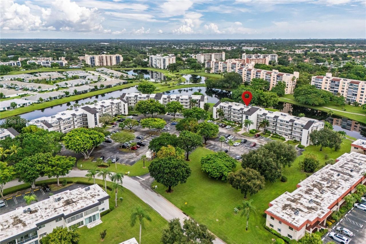 27 Abbey Ln, Unit 403, Delray Beach, FL 33446 Photo