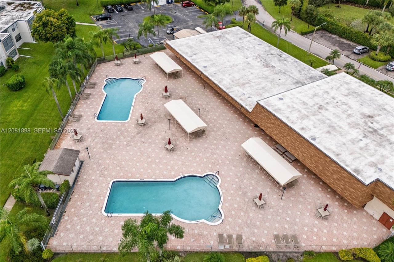27 Abbey Ln, Unit 403, Delray Beach, FL 33446 Photo