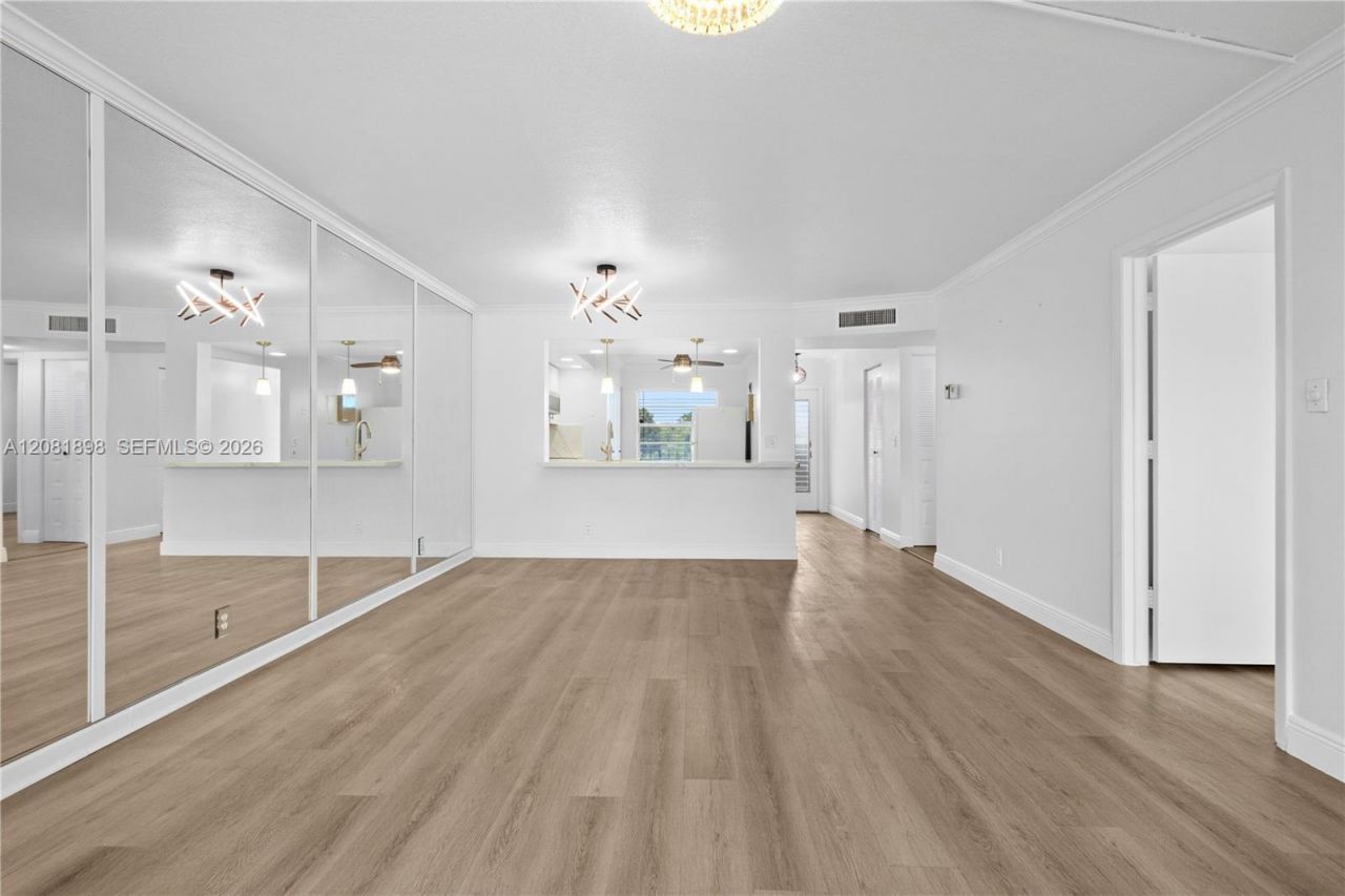 27 Abbey Ln, Unit 403, Delray Beach, FL 33446 Photo