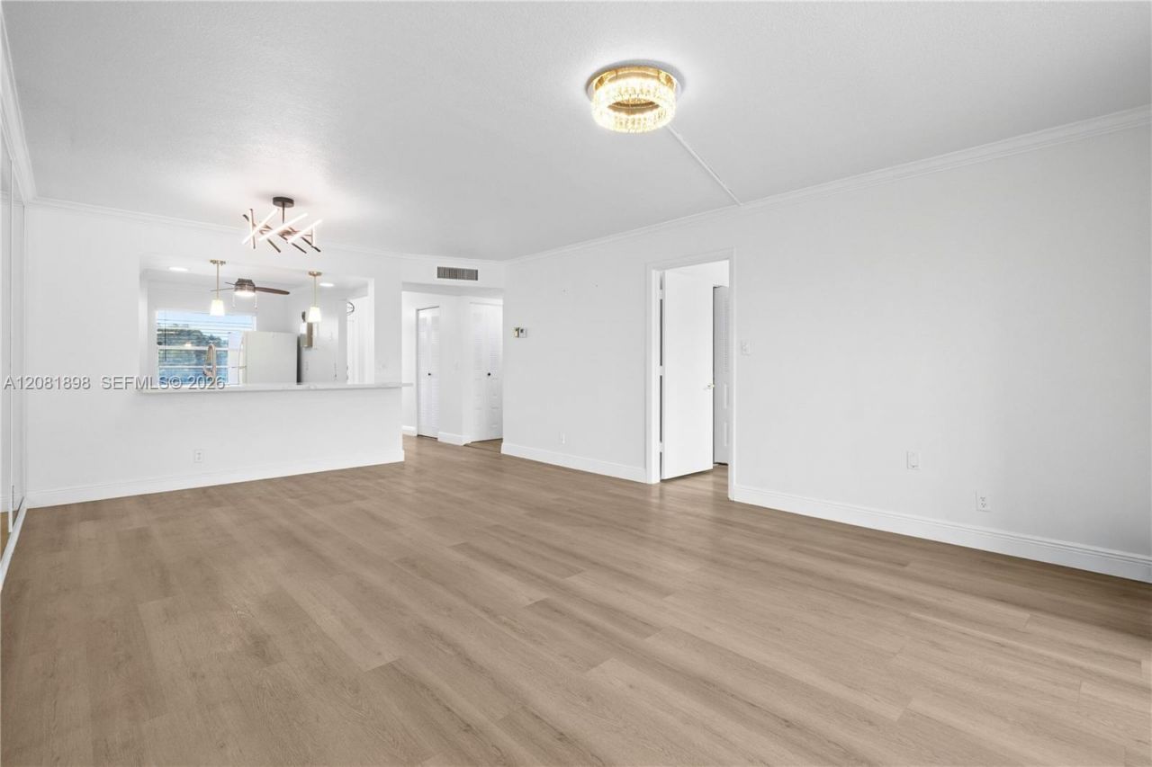 27 Abbey Ln, Unit 403, Delray Beach, FL 33446 Photo