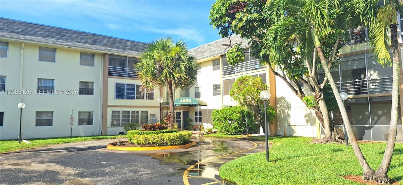 4990 E Sabal Palm Blvd , Unit 202, Tamarac, FL 33319 Photo