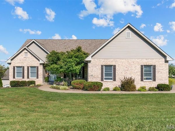 456 Cardinal Meadows Dr , Washington, MO 63090