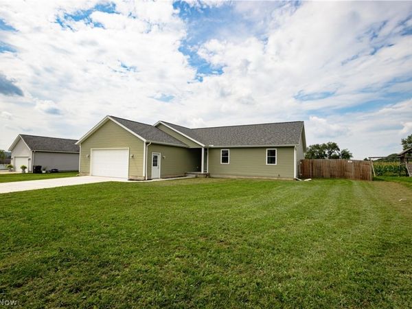 10916 Madlyn Street NE, Bolivar, OH 44612