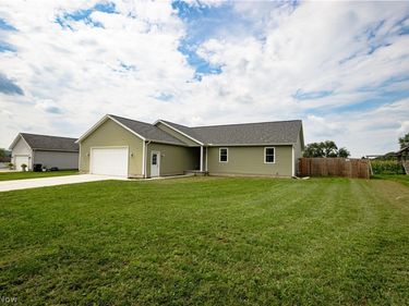 10916 Madlyn Street NE, Bolivar, OH 44612