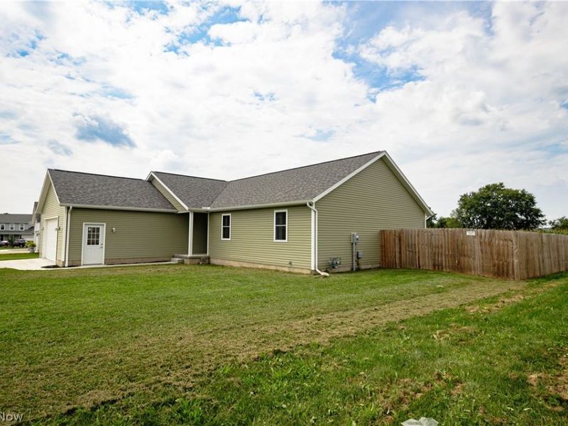 10916 Madlyn Street NE, Bolivar, OH 44612 Photo 3