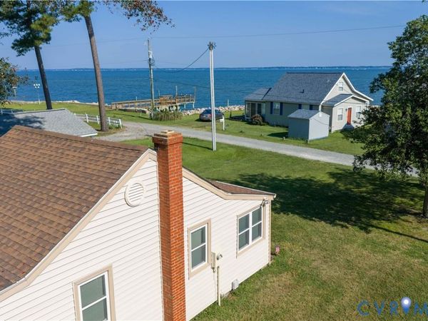 189 Riverside Drive , Deltaville, VA 23043