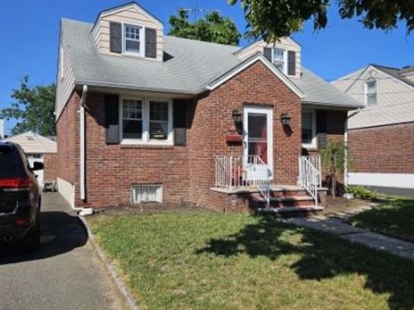 102 W Oldis St, Rochelle Park, NJ 07662