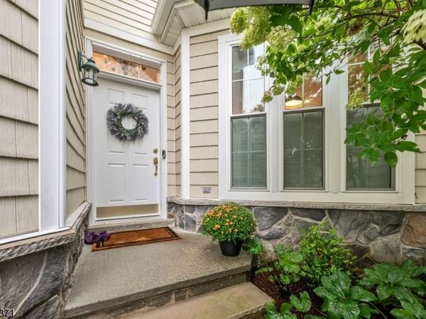 4 Kingsley Evans Cir, Oakland, NJ 07436