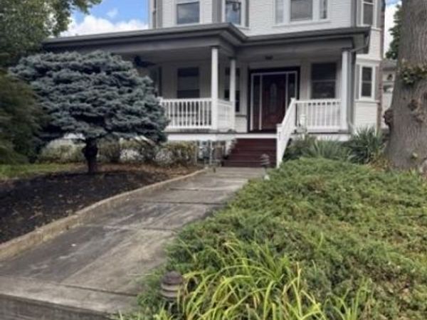 941 Edgewater Ave, Ridgefield, NJ 07657