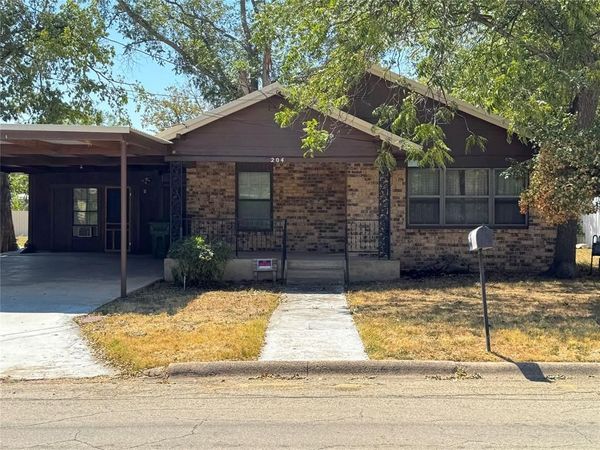 204 E 9th Street , Coleman, TX 76834