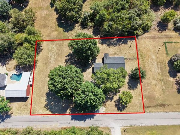 221 Mockingbird Meadows , Burleson, TX 76028