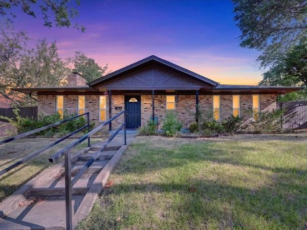 822 Cambridge Place , Grand Prairie, TX 75051