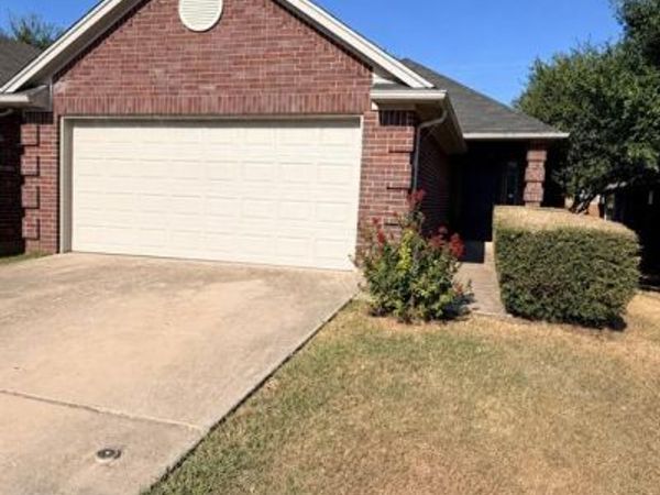 729 Stribling Circle , Azle, TX 76020