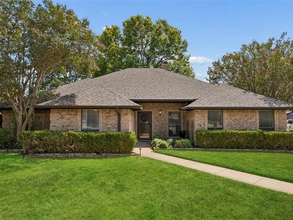 902 Briarcliff Court, Arlington, TX 76012