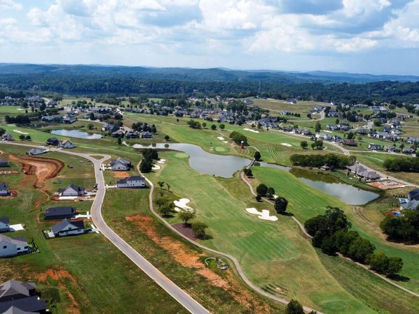 827 Black Bear Circle, Loudon, TN 37774