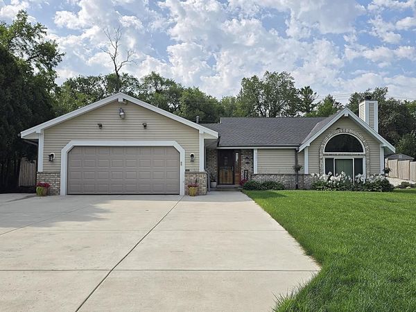 9201 W County Line ROAD, Milwaukee, WI 53224