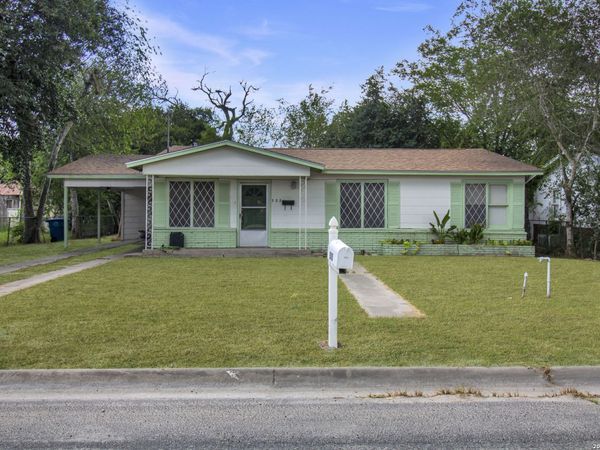 503 N MONROE ST, Beeville, TX 78102