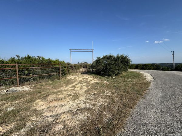 1423 County Road 2744, Mico, TX 78056