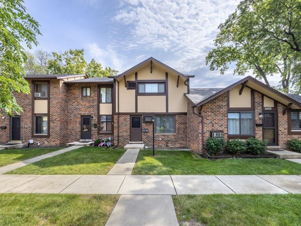 1S137 Eliot Lane , Villa Park, IL 60181