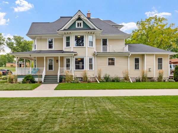 40 W Van Altena Ave, Cedar Grove, WI 53013
