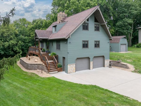 314 Meadow Woods Drive , Mankato, MN 56001