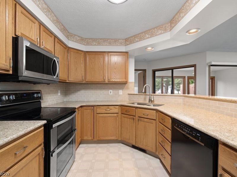 5243 Parkhurst Drive, Sheffield, OH 44054 Photo 4