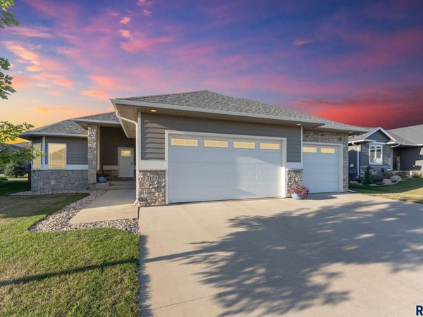 7104 E 38th St, Sioux Falls, SD 57110