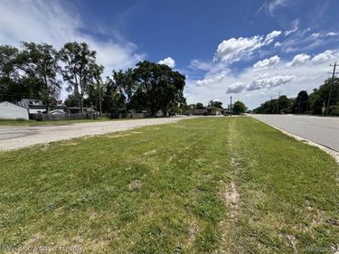 4050 W Walton Blvd , Waterford Township, Mi 48329