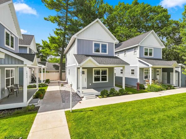 1011 Front Street E, Traverse City, MI 49686
