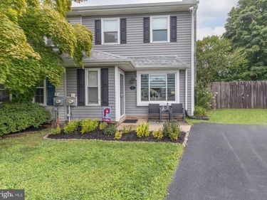 15 CARRIAGE DRIVE, HORSHAM, PA 19044
