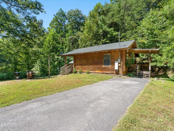1284 Laurel Lick Rd, Sevierville, TN 37862