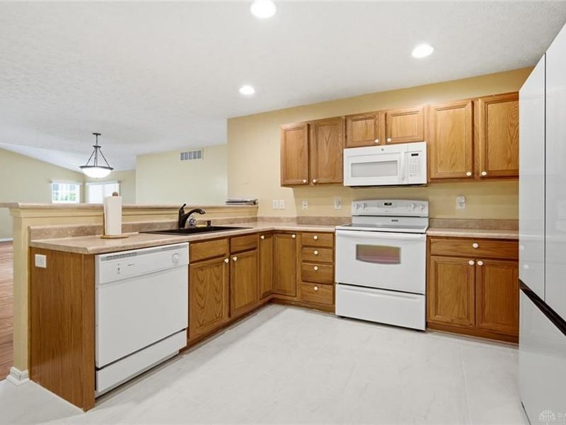 1922 Falling Leaf Lane, Miamisburg, OH 45342 Photo 12