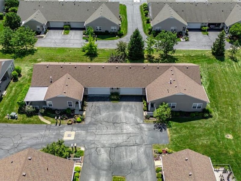 1922 Falling Leaf Lane, Miamisburg, OH 45342 Photo 2