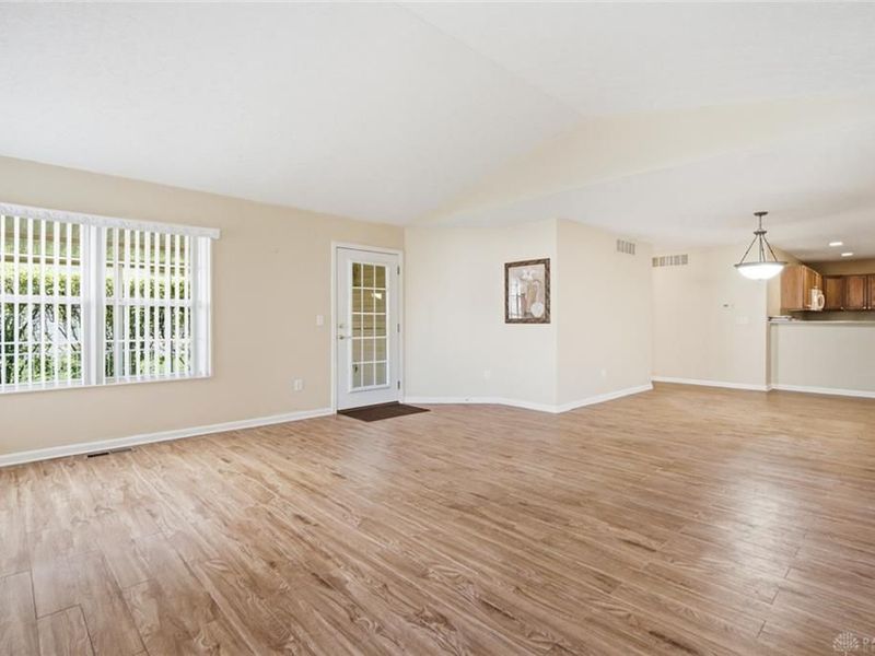 1922 Falling Leaf Lane, Miamisburg, OH 45342 Photo 8