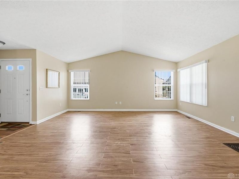 1922 Falling Leaf Lane, Miamisburg, OH 45342 Photo 9