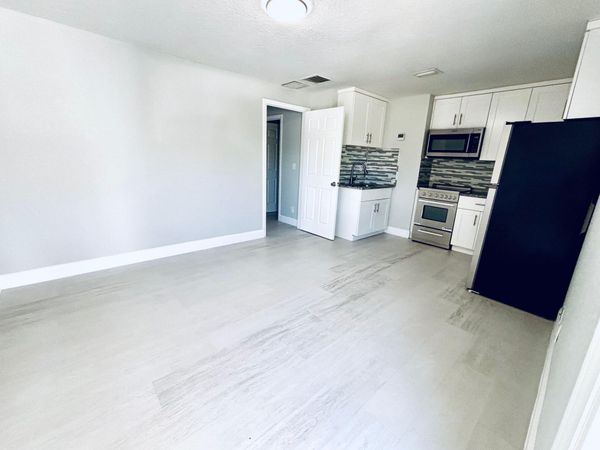 2725 Prairie Lane, Palm Springs, FL 33406