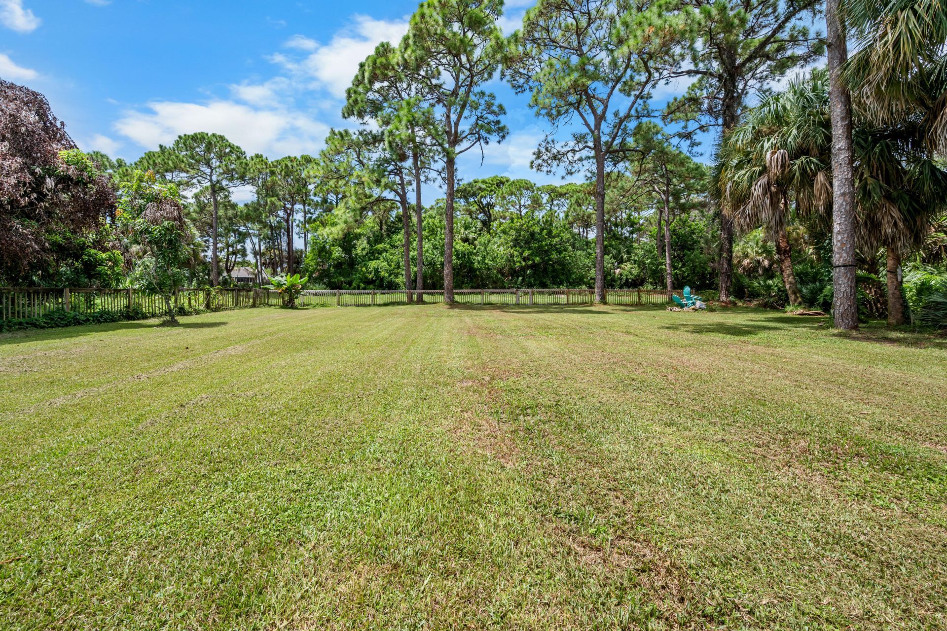 330 NE Town Terrace, Jensen Beach, FL 34957 Photo