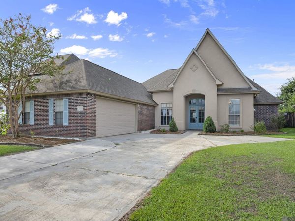 11364 Pleasant Knoll Dr, Denham Springs, LA 70726