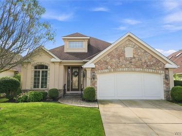 49 Summer Hill Ln, Williamsville, NY 14221