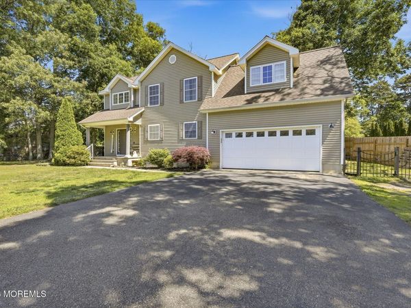 4 Greenbriar Drive, Tuckerton, NJ 08087
