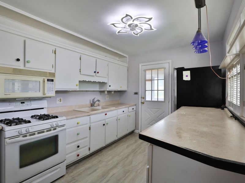 1153 Acton Road, Columbus, OH 43224 Photo 8