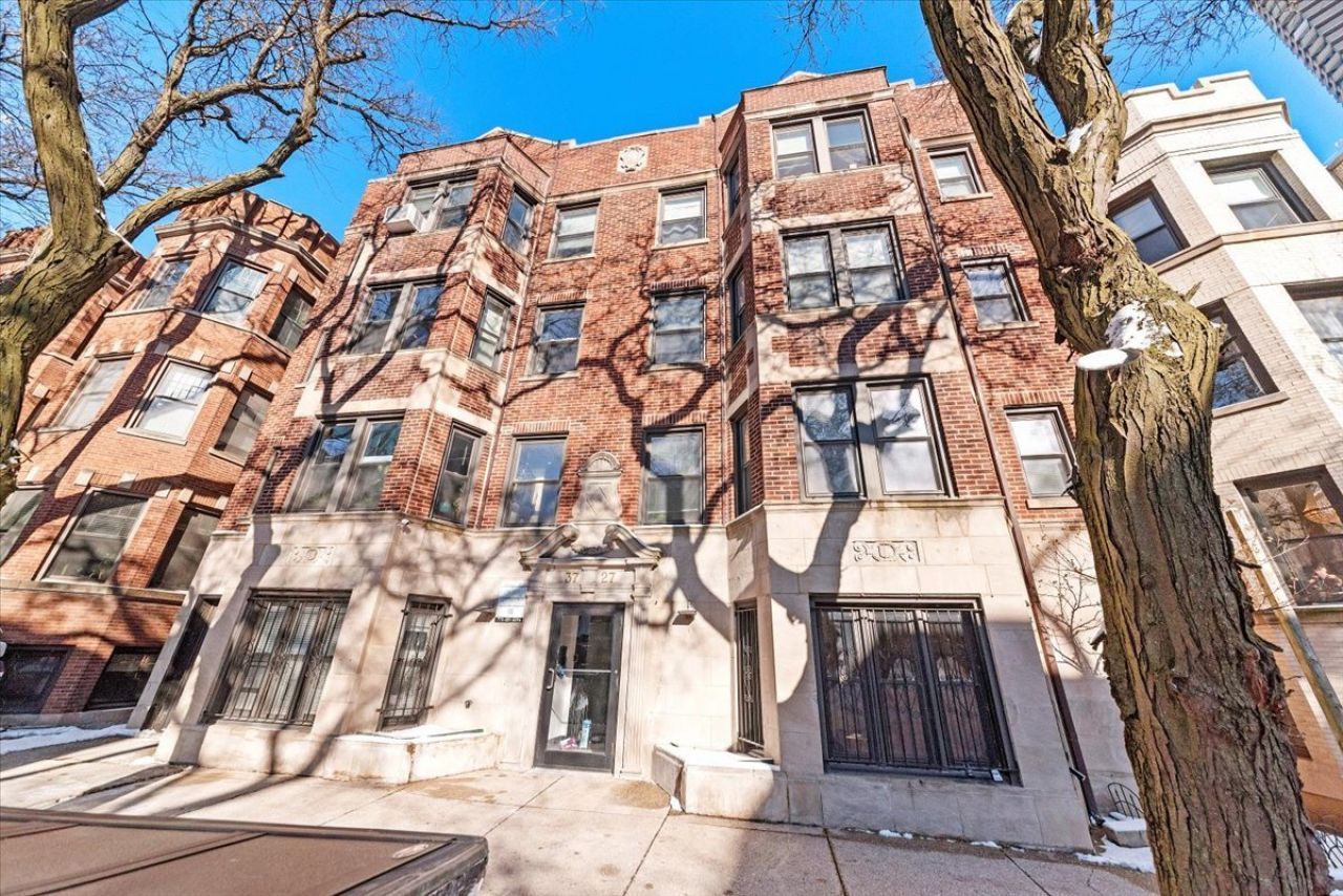 3727 N Pine Grove Avenue , Unit 305, Chicago, IL 60613 Main Photo
