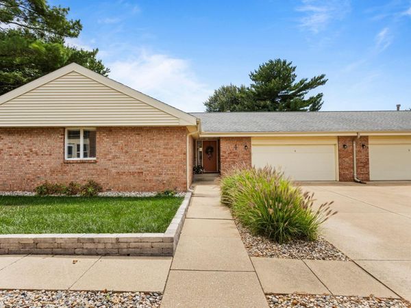 4 Fields E, Champaign, IL 61822