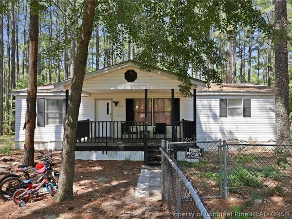 22 W Governor Brandon Street, Spring Lake, NC 28390