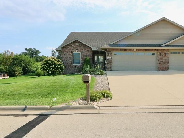 6070 Seven Springs Drive, Dubuque, IA 52002