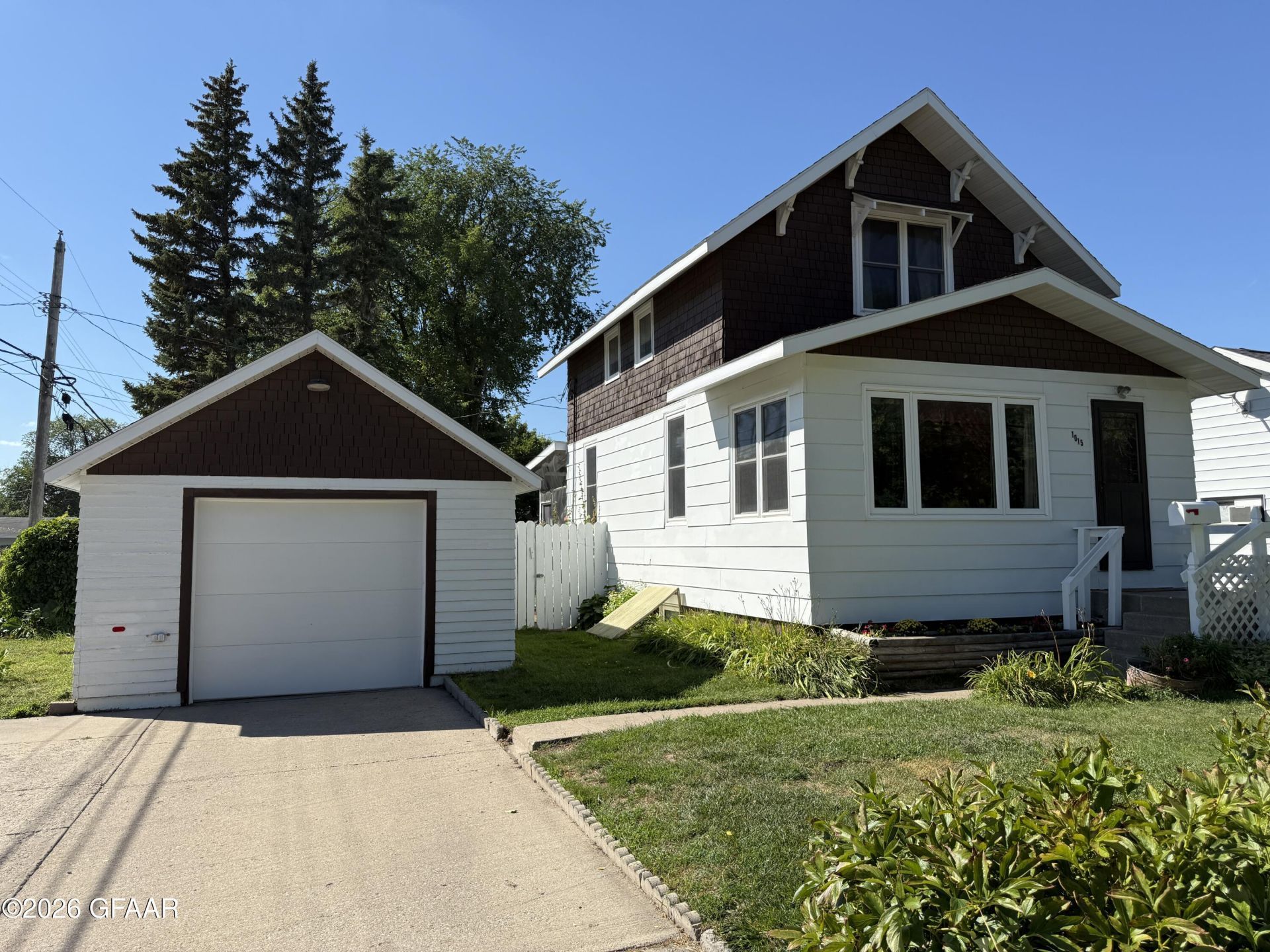 1015 N 20th Street, Grand Forks, ND 58203 Main Photo